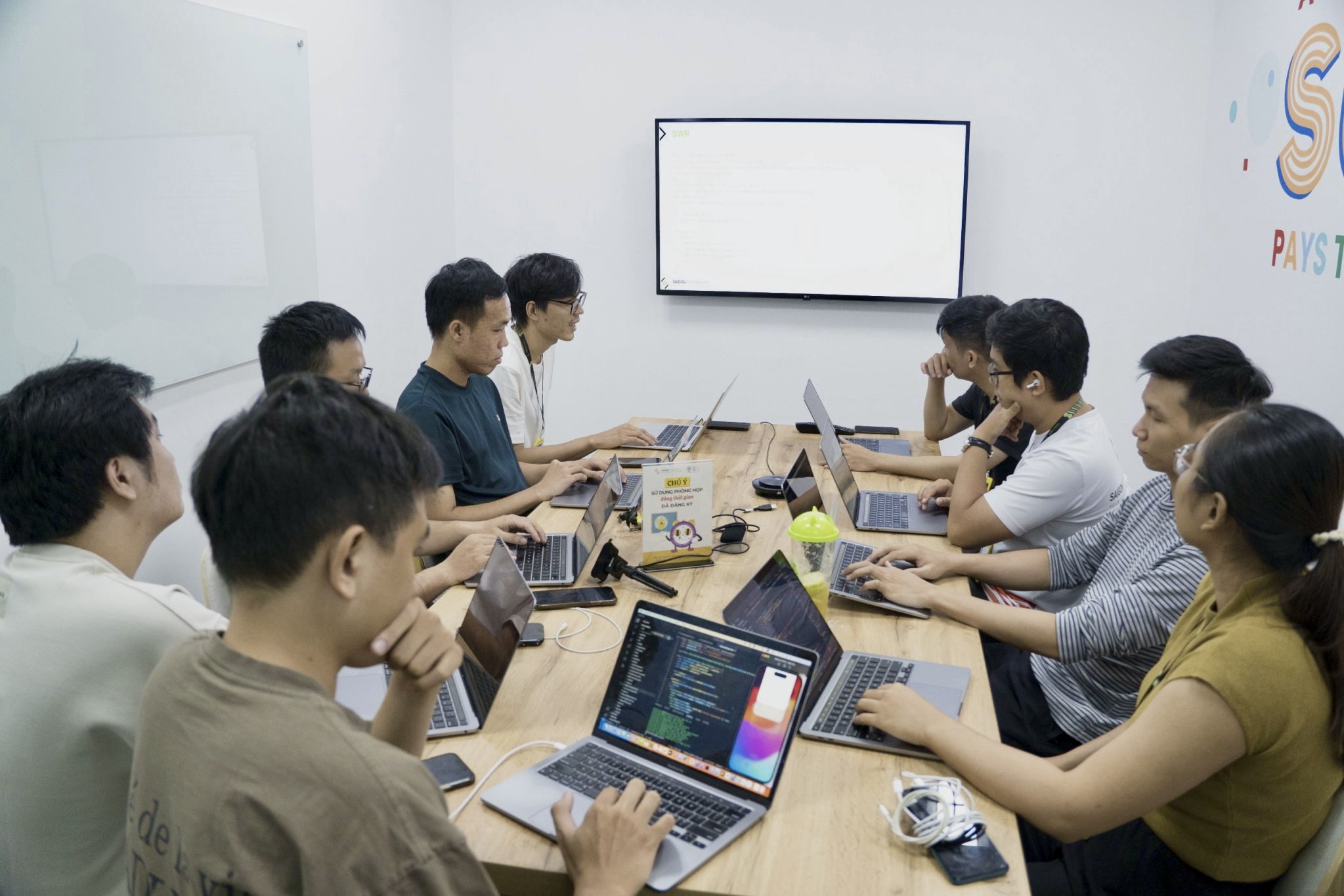 IT Outsourcing Trends 2024: How to Stay Ahead of the Curve